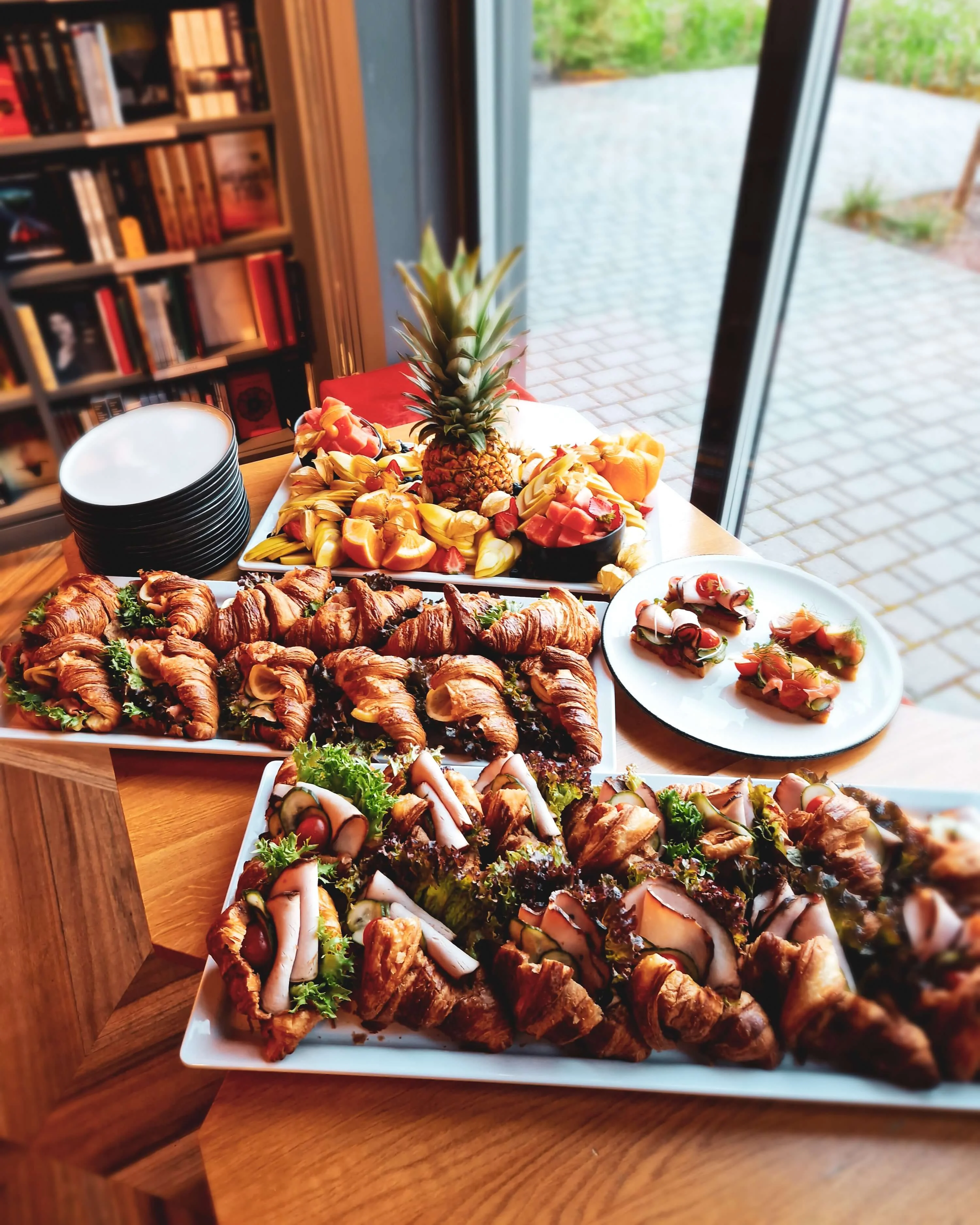 COFFEE BREAK & SNACKS